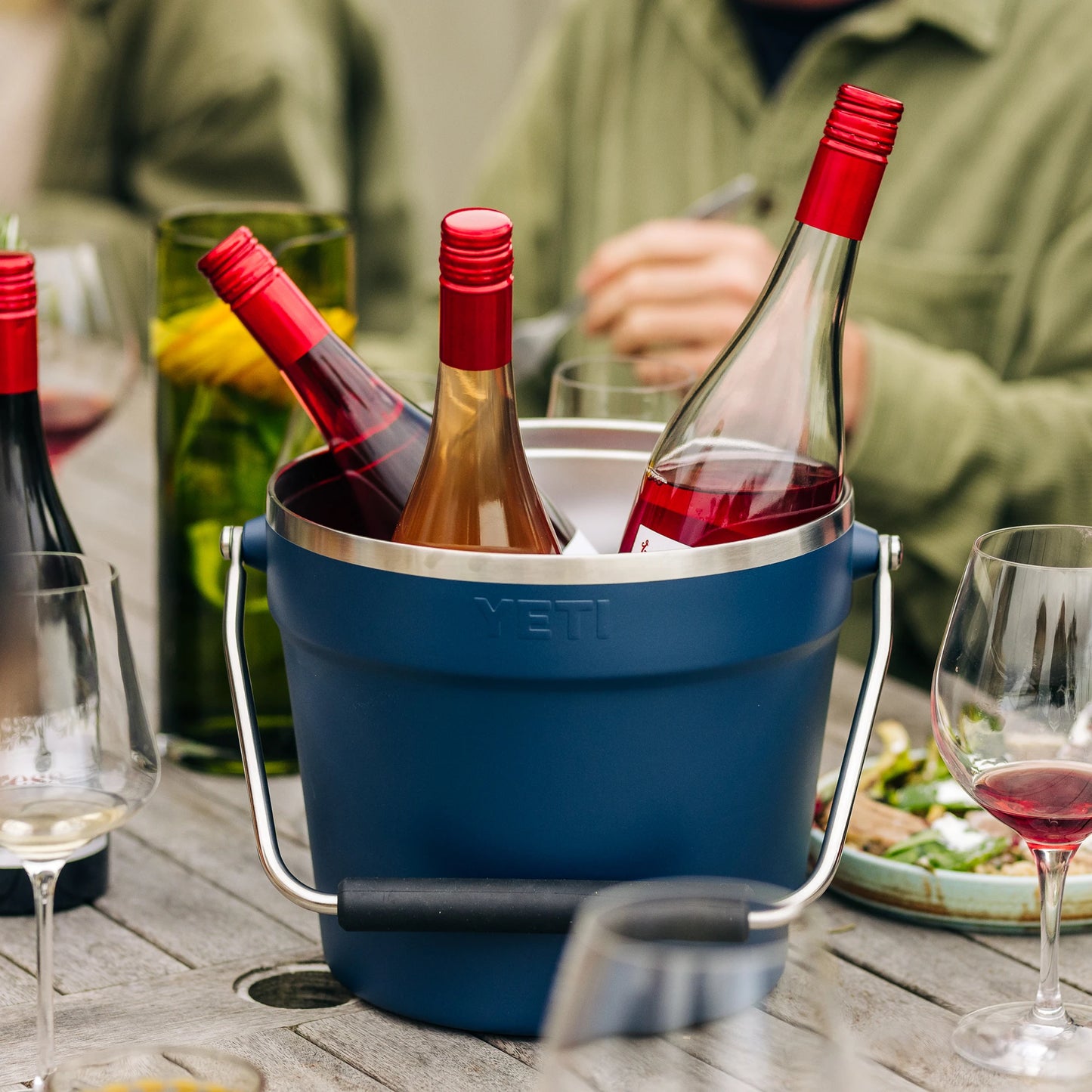 Beverage Bucket - US 6407