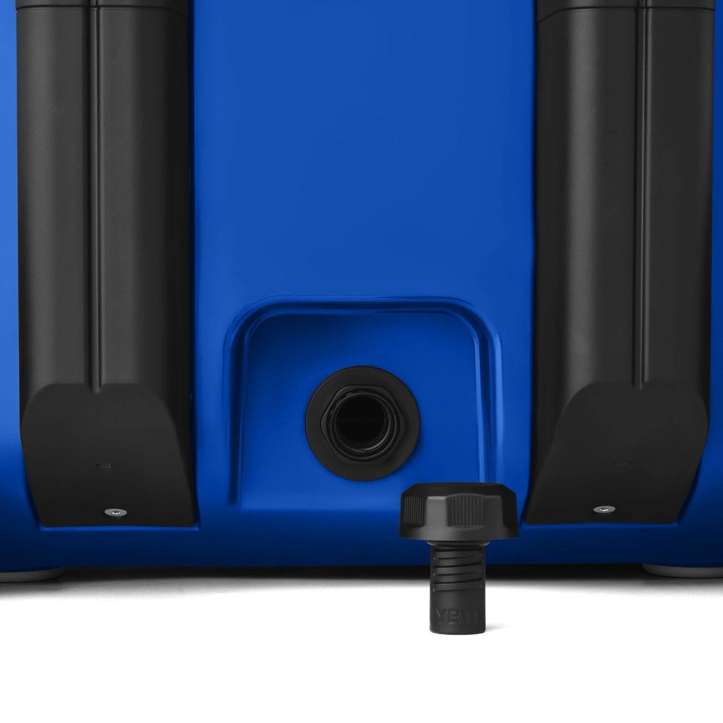 32 Wheeled Cooler - US 8172